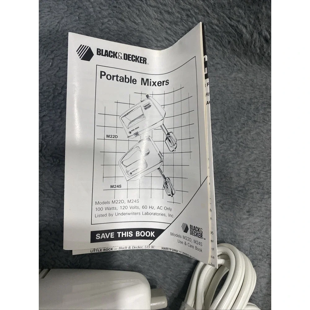 Vintage Black And Decker M24S 3‎ Speed Handheld Electric Mixer White New Retro